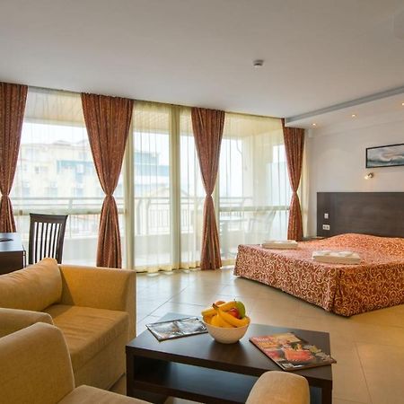 Spacious Studio With Balcony & Pool By The Marina Балчик Екстер'єр фото